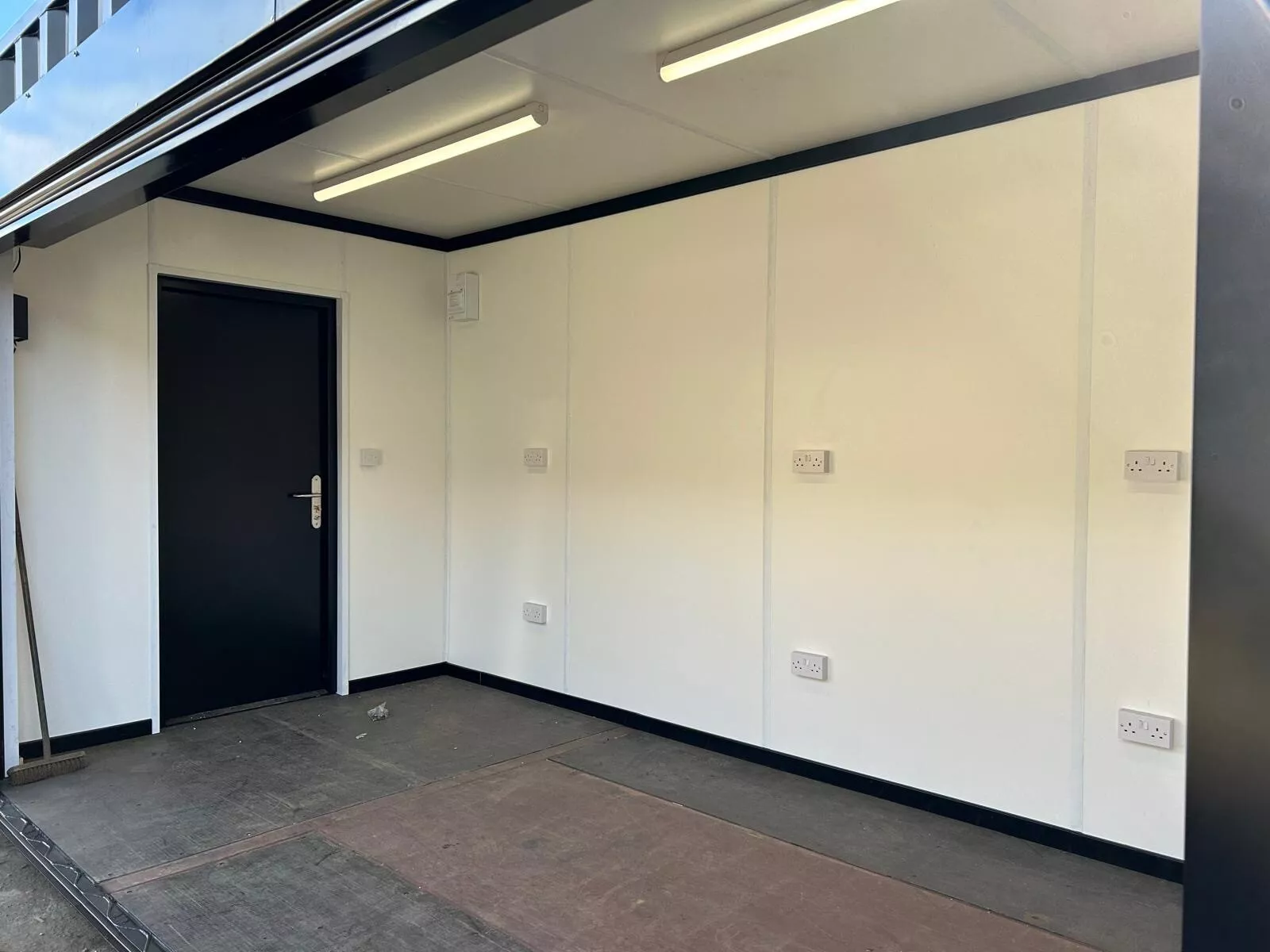 16ft x 8ft Roller Shutter Shipping Container – Secure Steel Storage Unit - Image 5